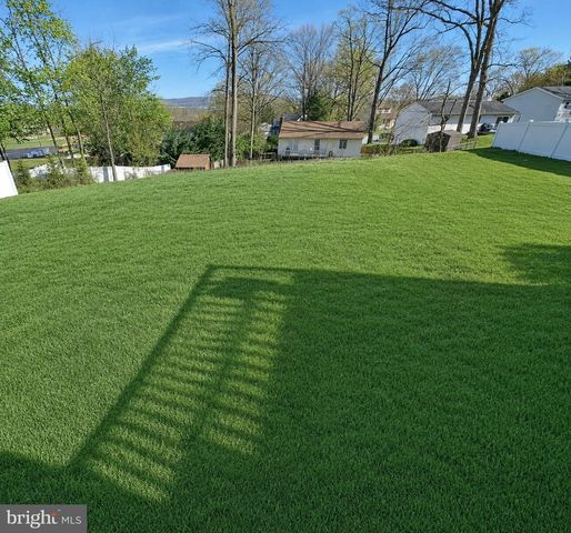 65 OVERLOOK DR, Hanover, PA 17331