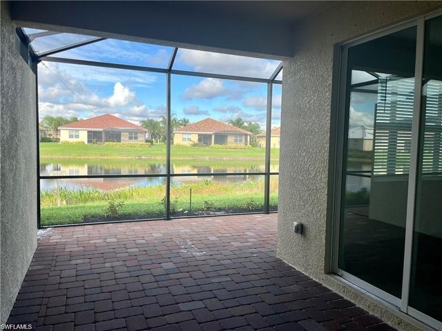 2057 Tamarron LN, Naples, FL 34120