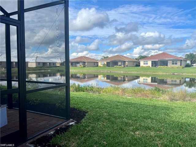 2057 Tamarron LN, Naples, FL 34120