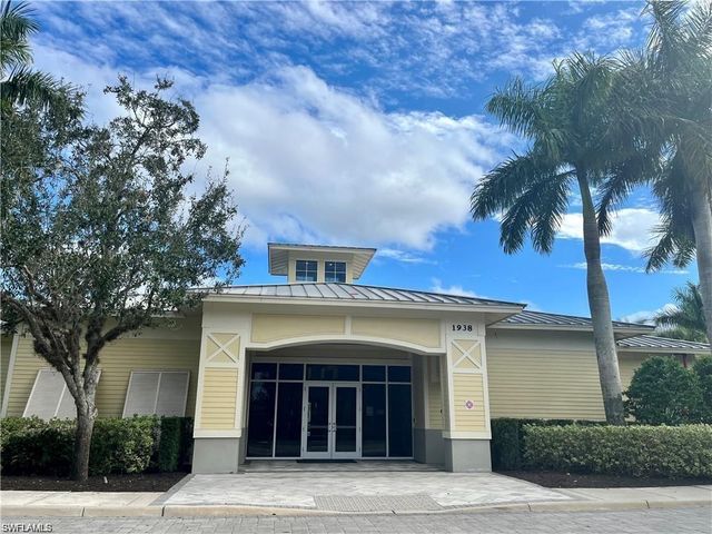 2057 Tamarron LN, Naples, FL 34120