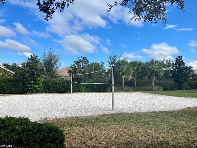 2057 Tamarron LN, Naples, FL 34120