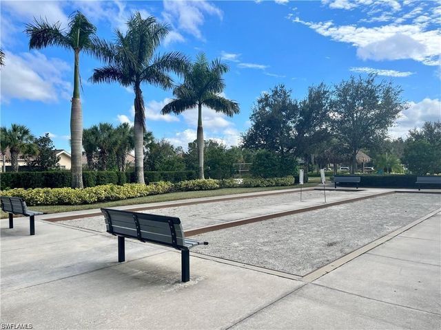 2057 Tamarron LN, Naples, FL 34120