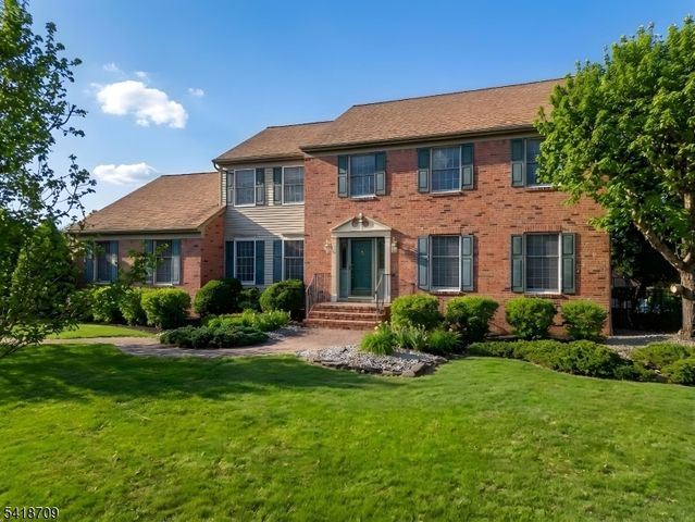 8 Flagg Way, Hillsborough Twp., NJ 08844