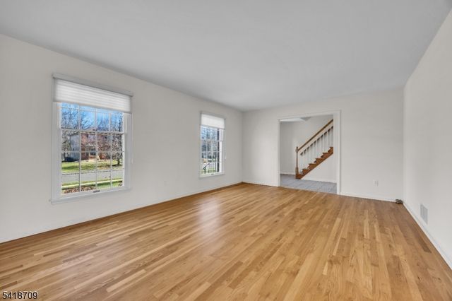 8 Flagg Way, Hillsborough Twp., NJ 08844