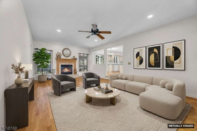 8 Flagg Way, Hillsborough Twp., NJ 08844