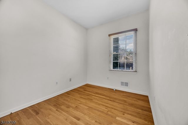 8 Flagg Way, Hillsborough Twp., NJ 08844