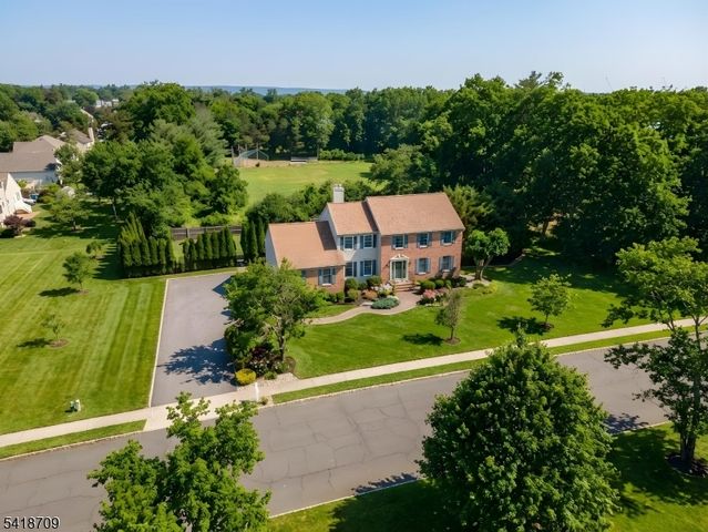 8 Flagg Way, Hillsborough Twp., NJ 08844