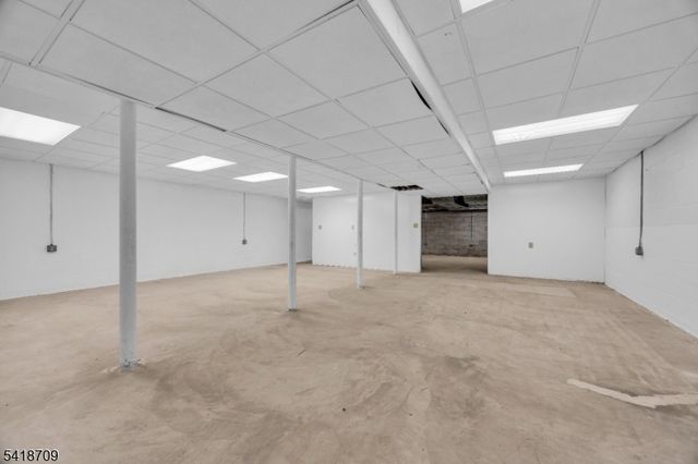 8 Flagg Way, Hillsborough Twp., NJ 08844