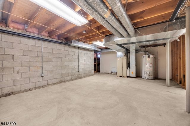 8 Flagg Way, Hillsborough Twp., NJ 08844