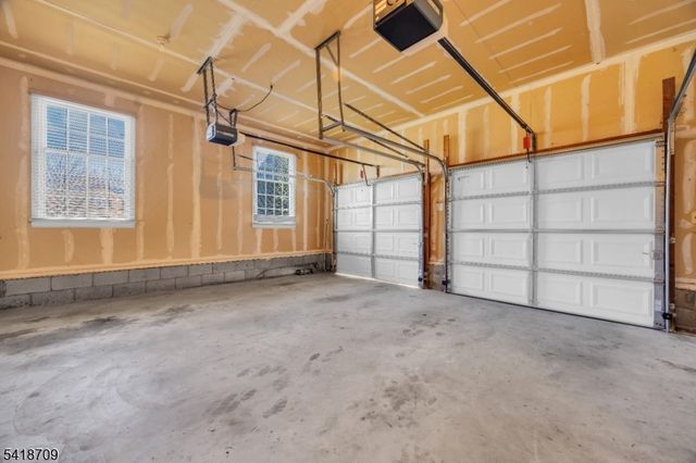 8 Flagg Way, Hillsborough Twp., NJ 08844