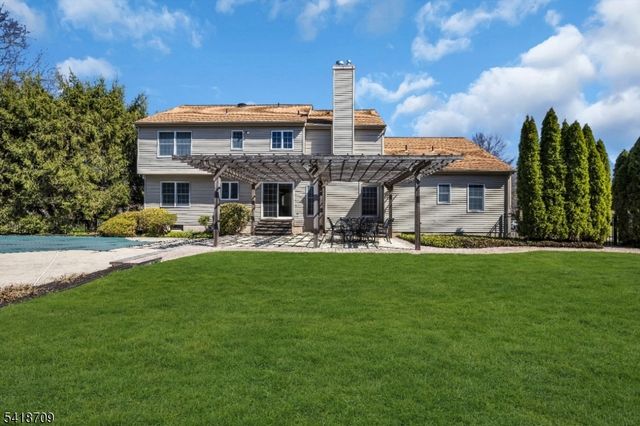 8 Flagg Way, Hillsborough Twp., NJ 08844