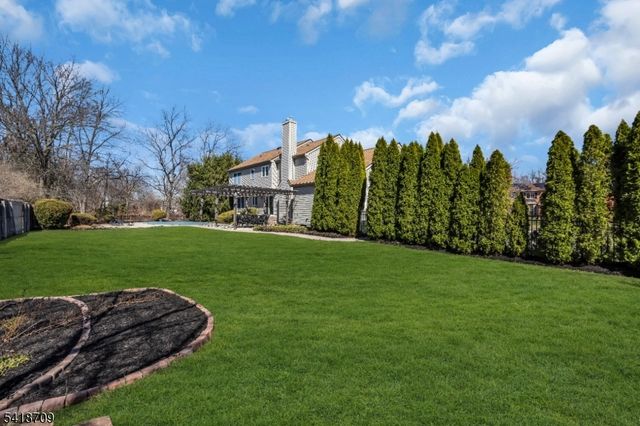 8 Flagg Way, Hillsborough Twp., NJ 08844