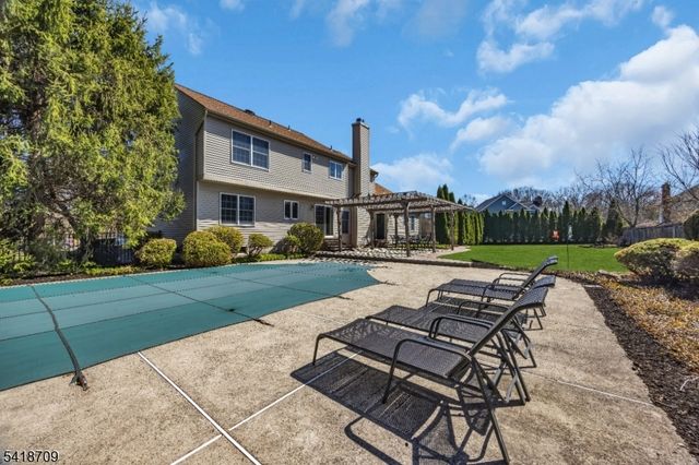 8 Flagg Way, Hillsborough Twp., NJ 08844