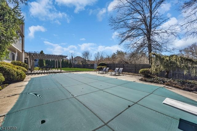 8 Flagg Way, Hillsborough Twp., NJ 08844