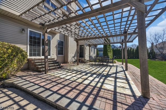 8 Flagg Way, Hillsborough Twp., NJ 08844