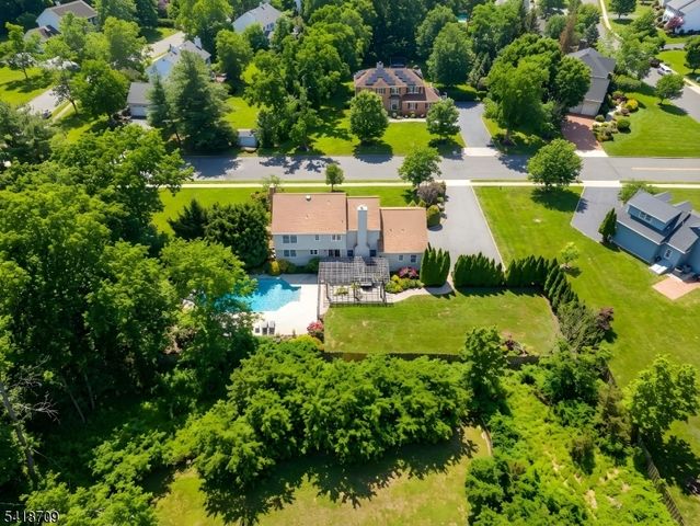 8 Flagg Way, Hillsborough Twp., NJ 08844