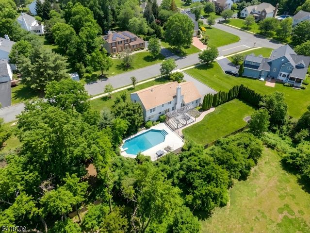 8 Flagg Way, Hillsborough Twp., NJ 08844