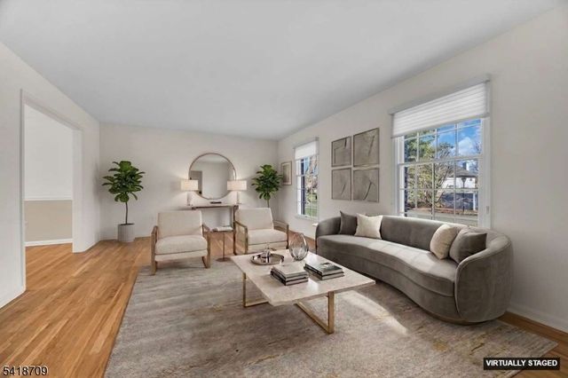 8 Flagg Way, Hillsborough Twp., NJ 08844