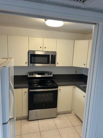 9400 Live Oak Place 406, Davie, FL 33324