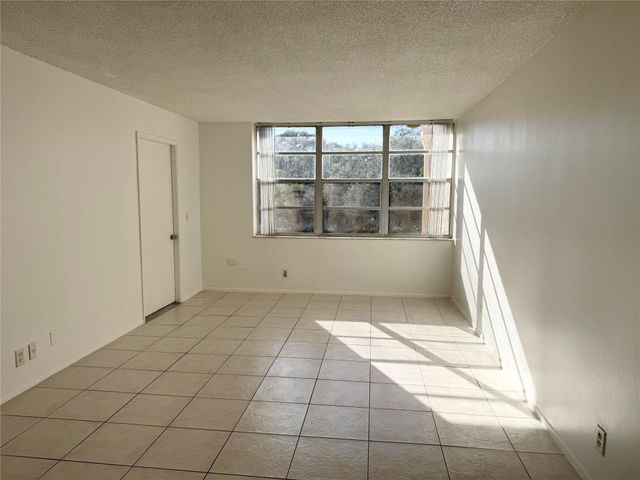 9400 Live Oak Place 406, Davie, FL 33324