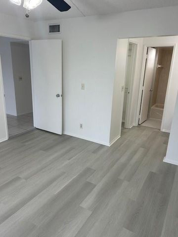 9400 Live Oak Place 406, Davie, FL 33324