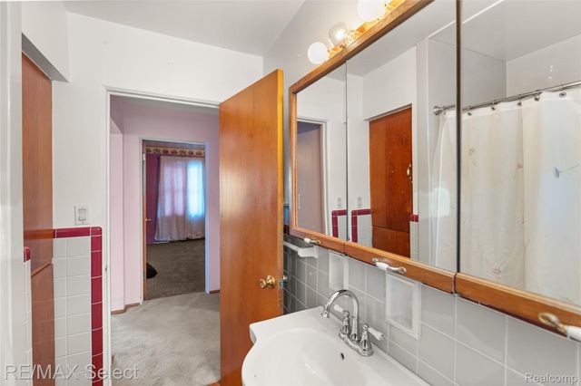 4298 Farmcrest Street, Burton, MI 48509