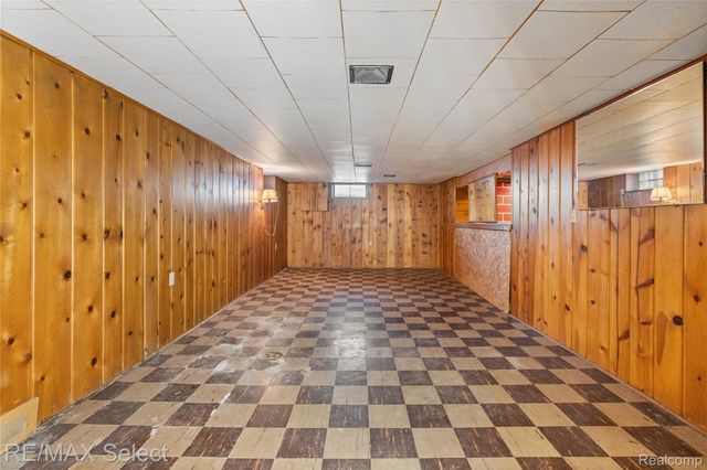 4298 Farmcrest Street, Burton, MI 48509