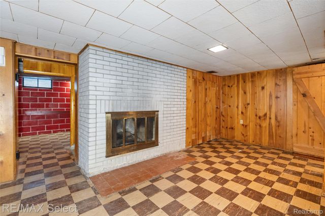 4298 Farmcrest Street, Burton, MI 48509