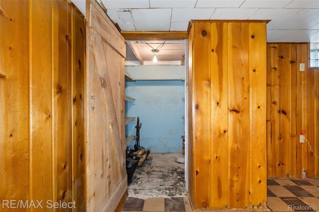 4298 Farmcrest Street, Burton, MI 48509