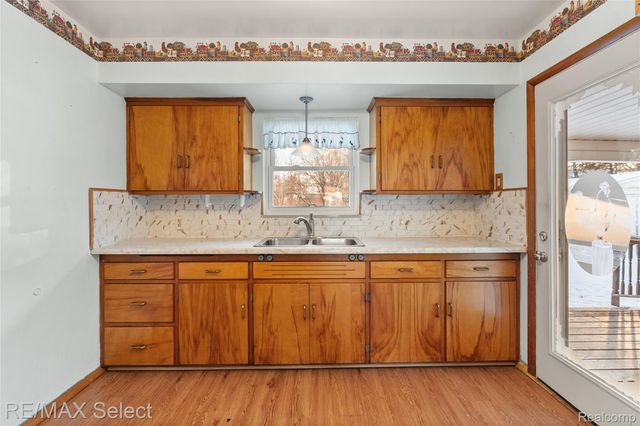 4298 Farmcrest Street, Burton, MI 48509