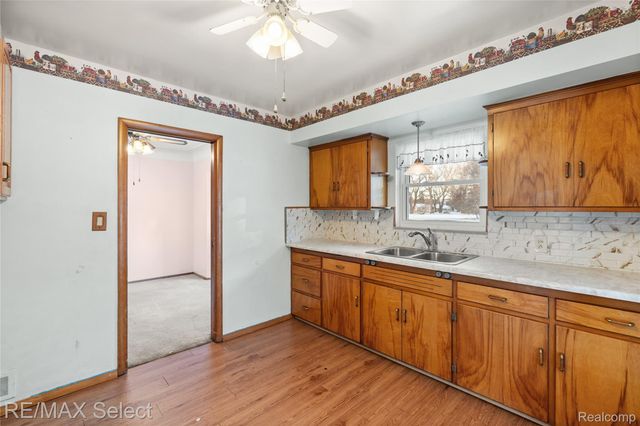 4298 Farmcrest Street, Burton, MI 48509