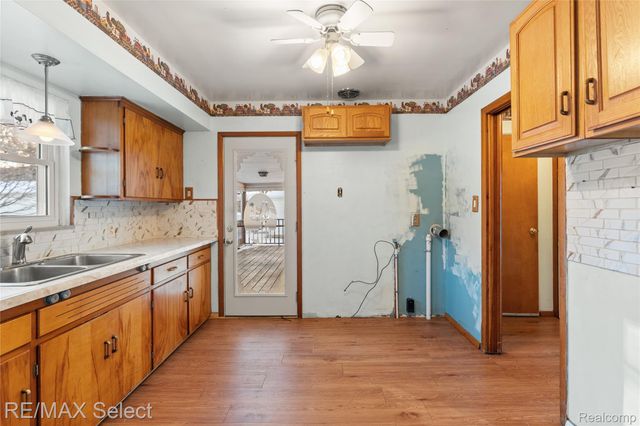 4298 Farmcrest Street, Burton, MI 48509