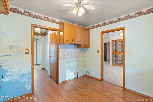 4298 Farmcrest Street, Burton, MI 48509