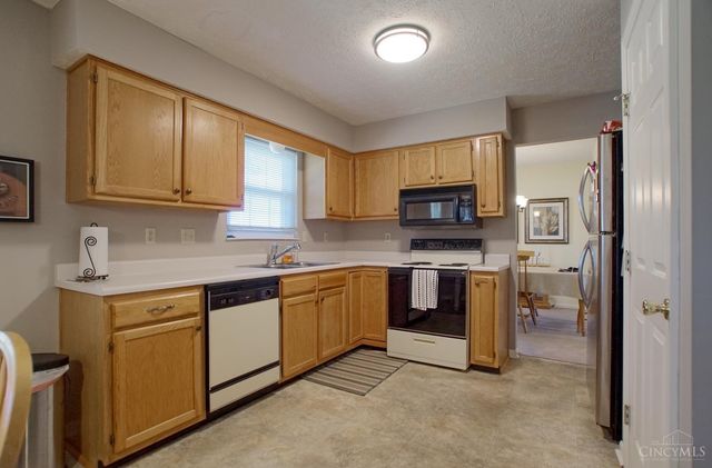 2028 Crest Road, Forest Park, OH 45240
