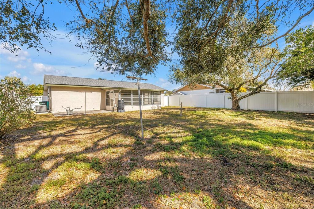 Image 2 of property listing at 601 6TH AVENUE SE, Largo, FL 33771