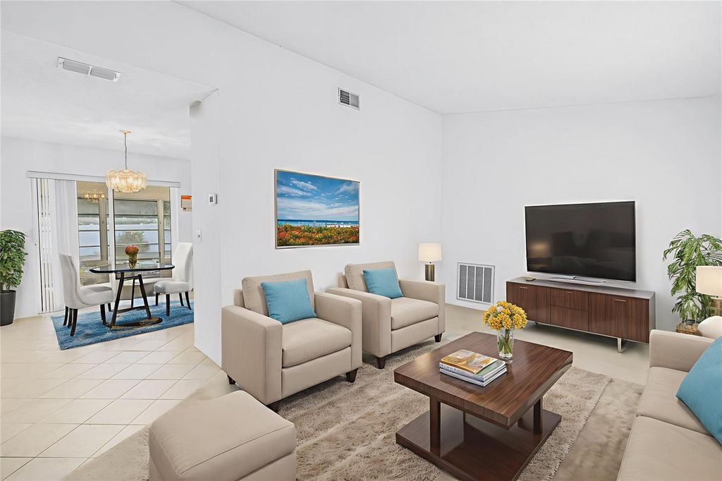 Image 3 of property listing at 601 6TH AVENUE SE, Largo, FL 33771