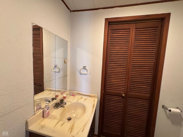 2324 E 200 N, Rushville, IN 46173