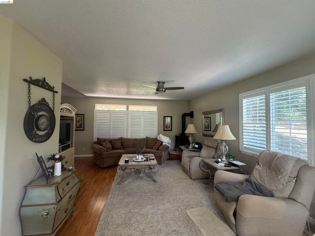 21185 Crystal Falls Dr, Sonora, CA 95370