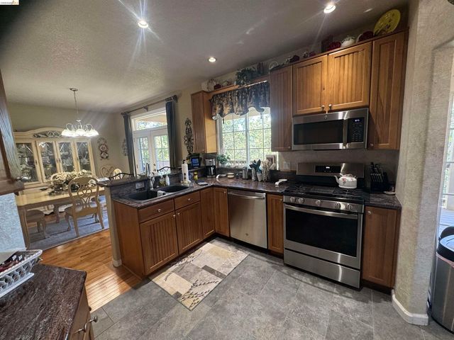 21185 Crystal Falls Dr, Sonora, CA 95370