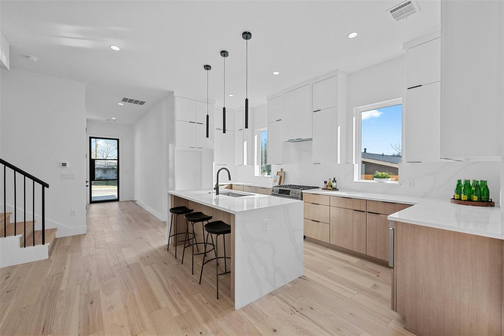 1407 Valleyridge DR B, Austin, TX 78704