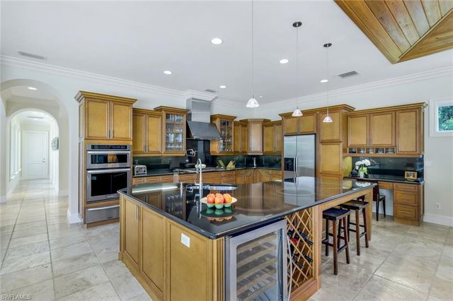 1284 Pocantico LN, Naples, FL 34110