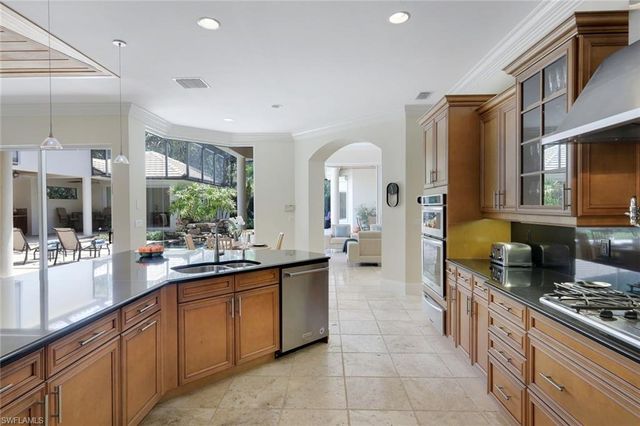 1284 Pocantico LN, Naples, FL 34110