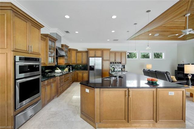 1284 Pocantico LN, Naples, FL 34110