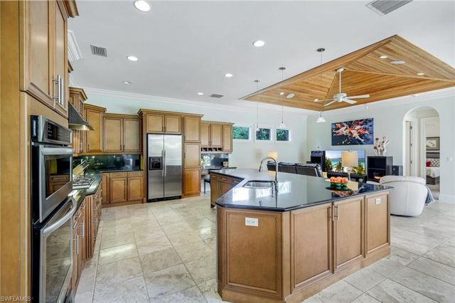 1284 Pocantico LN, Naples, FL 34110