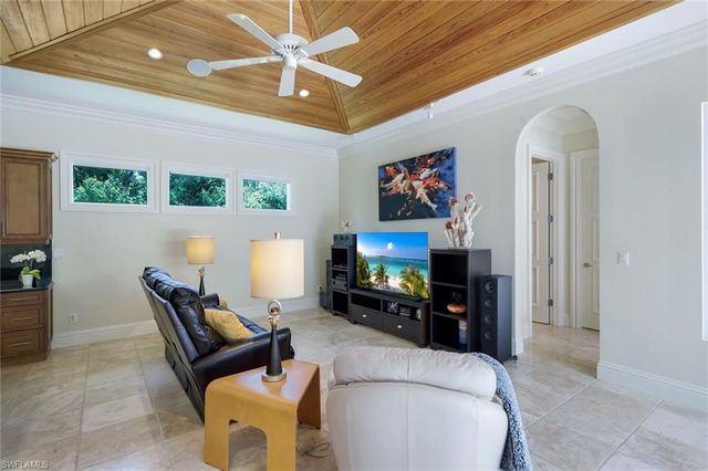 1284 Pocantico LN, Naples, FL 34110