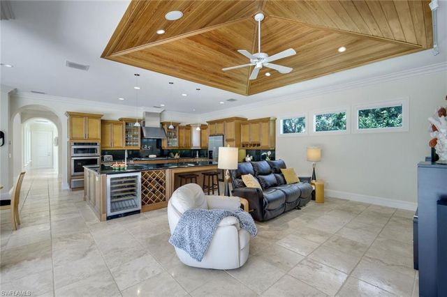1284 Pocantico LN, Naples, FL 34110