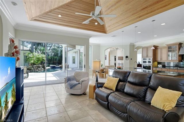 1284 Pocantico LN, Naples, FL 34110