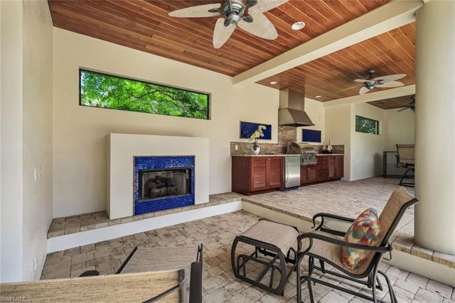 1284 Pocantico LN, Naples, FL 34110