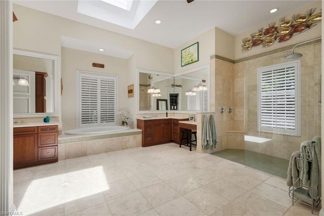 1284 Pocantico LN, Naples, FL 34110