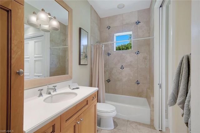 1284 Pocantico LN, Naples, FL 34110